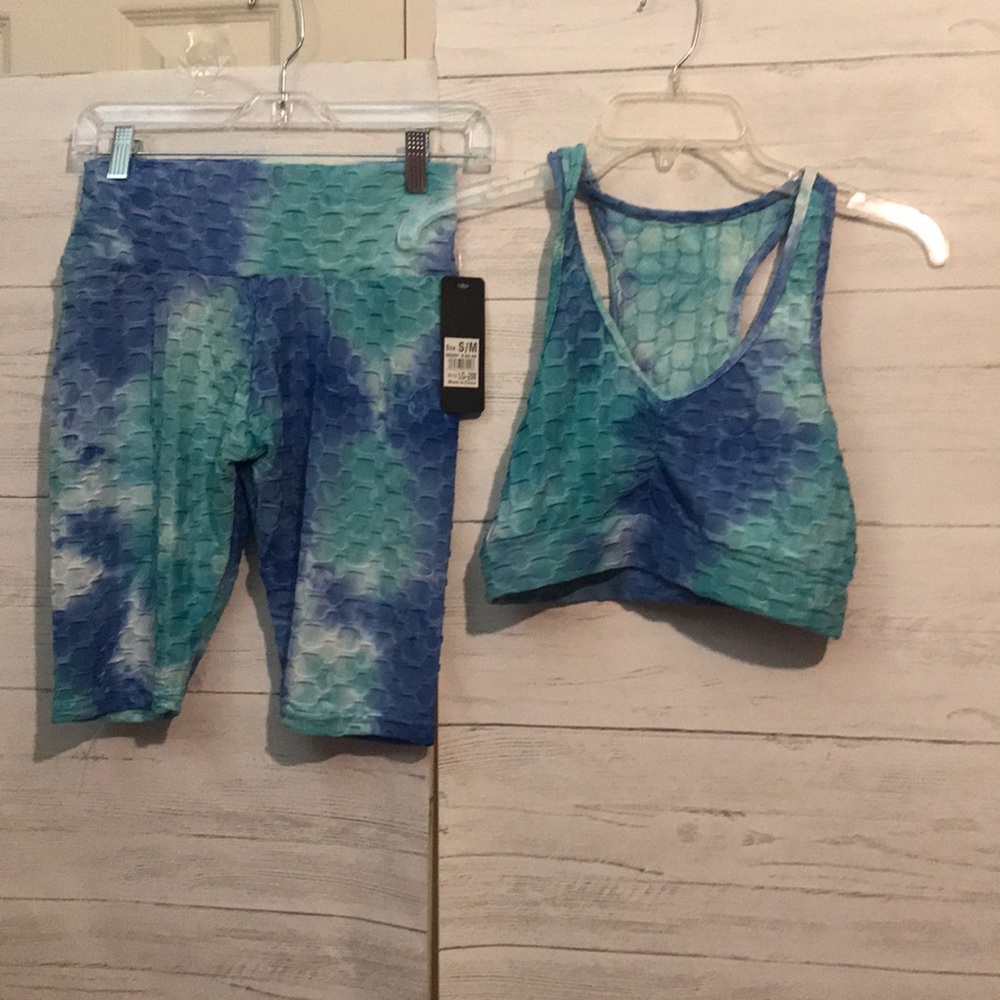 Victoria collection workout outfit